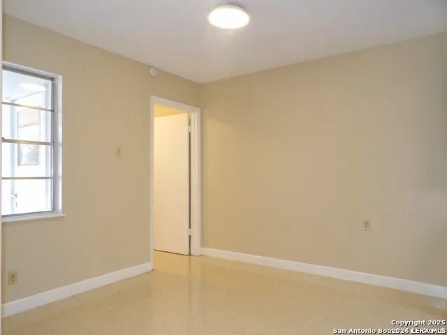 5637 WALZEM RD Windcrest, TX 78218