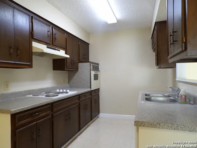 5637 WALZEM RD Windcrest, TX 78218