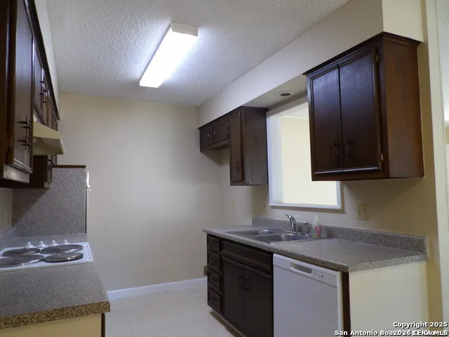 5637 WALZEM RD Windcrest, TX 78218