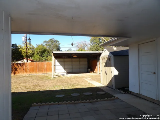 5637 WALZEM RD Windcrest, TX 78218