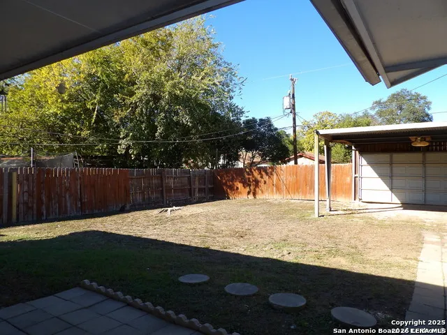 5637 WALZEM RD Windcrest, TX 78218