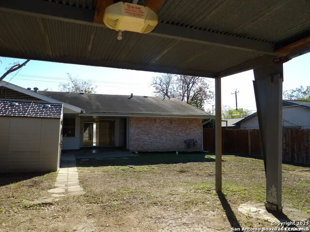 5637 WALZEM RD Windcrest, TX 78218