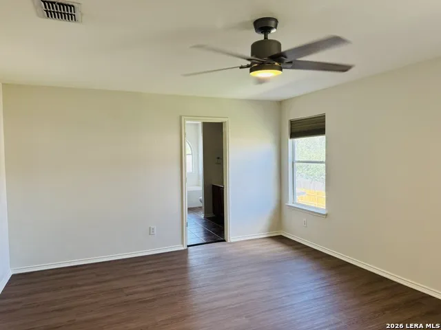 8943 Walnut Spgs Universal City, TX 78148