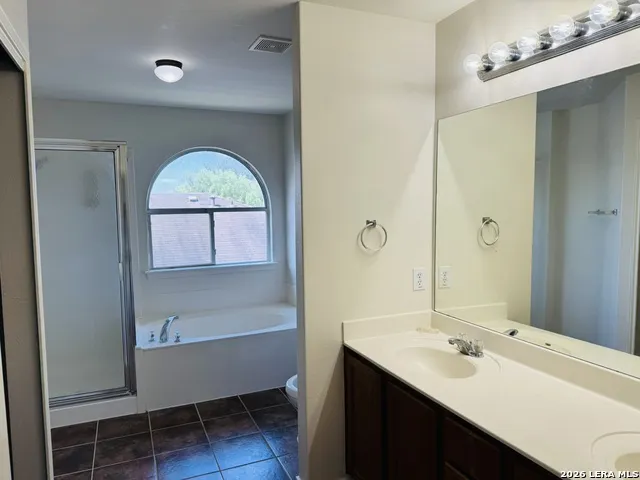 8943 Walnut Spgs Universal City, TX 78148