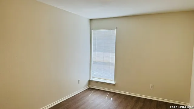 8943 Walnut Spgs Universal City, TX 78148