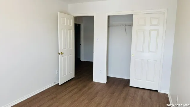 8943 Walnut Spgs Universal City, TX 78148