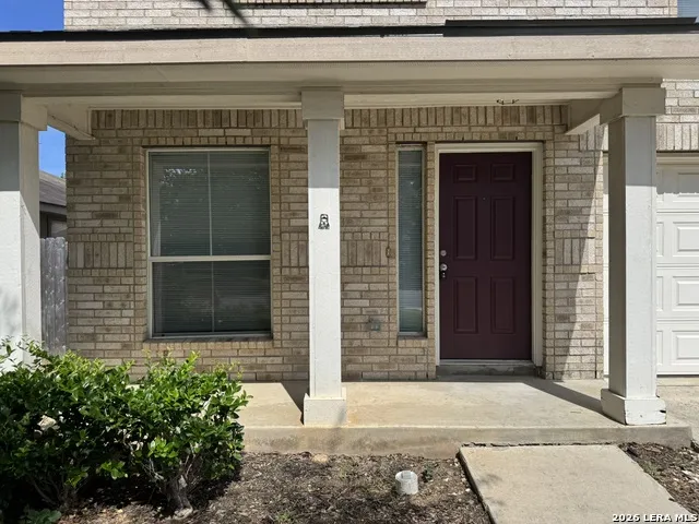 8943 Walnut Spgs Universal City, TX 78148