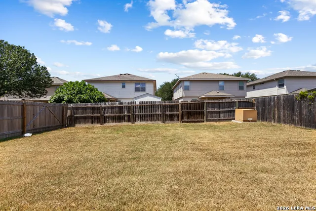 8943 Walnut Spgs Universal City, TX 78148