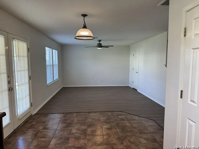 8943 Walnut Spgs Universal City, TX 78148