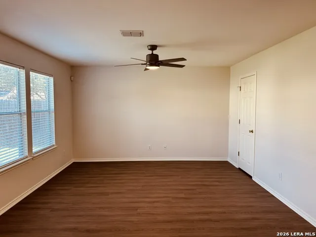 8943 Walnut Spgs Universal City, TX 78148