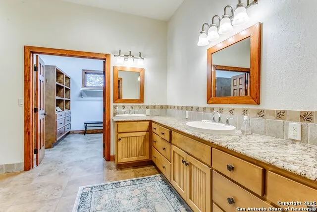 408 Copeland Hill Smithville, TX 78957