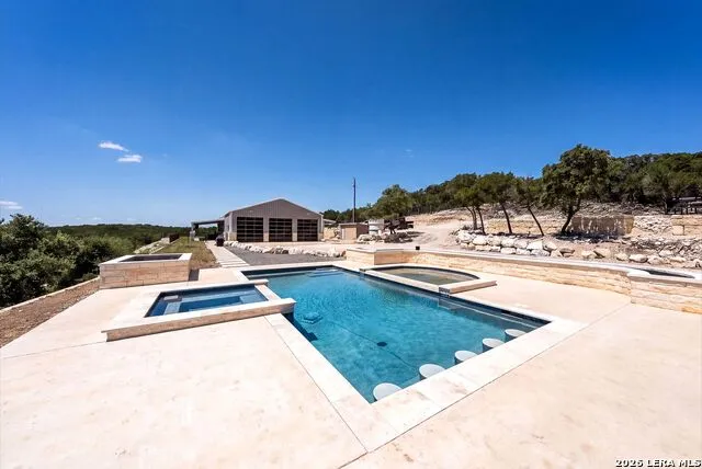 225 Arrowhead Ln Pipe Creek, TX 78063
