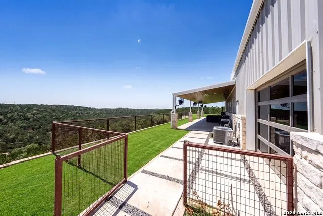 225 Arrowhead Ln Pipe Creek, TX 78063