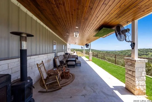 225 Arrowhead Ln Pipe Creek, TX 78063
