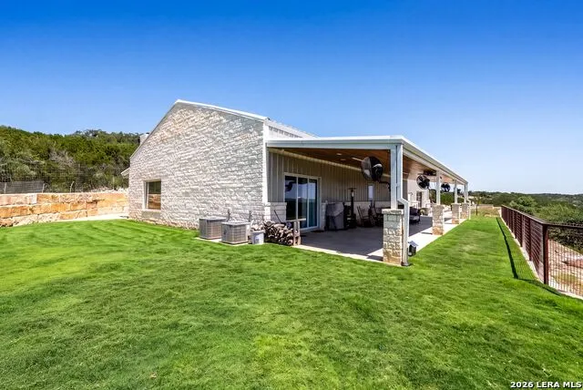 225 Arrowhead Ln Pipe Creek, TX 78063