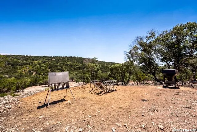 225 Arrowhead Ln Pipe Creek, TX 78063