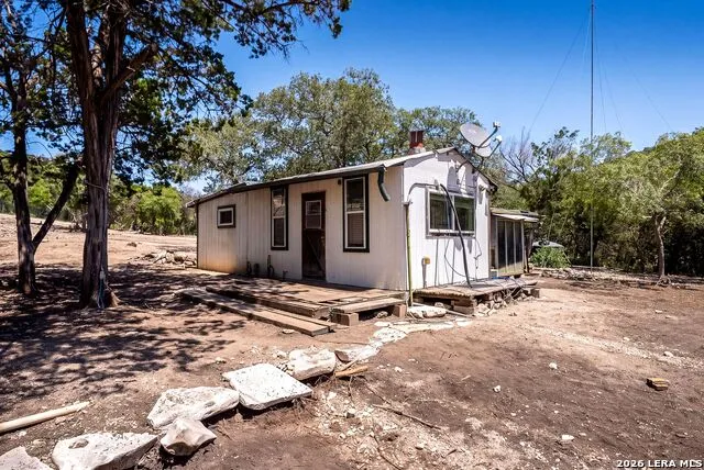 225 Arrowhead Ln Pipe Creek, TX 78063