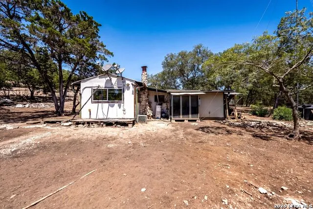 225 Arrowhead Ln Pipe Creek, TX 78063