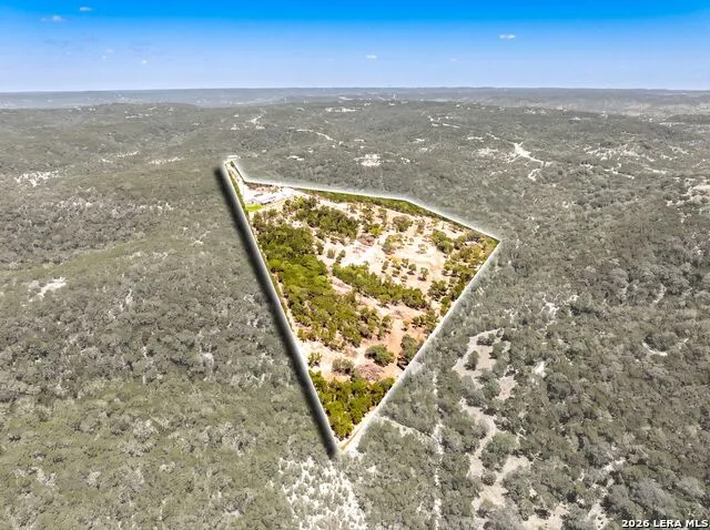 225 Arrowhead Ln Pipe Creek, TX 78063