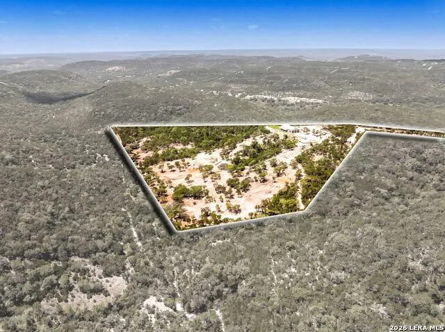 225 Arrowhead Ln Pipe Creek, TX 78063