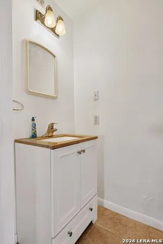 8804 Williamson Kyle, TX 78640