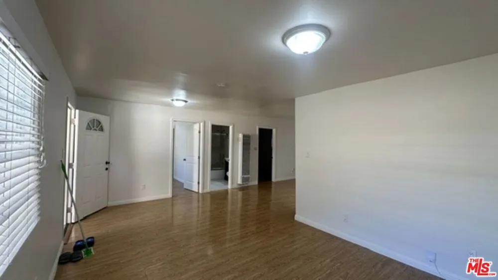 1849 S Wilton Place Los Angeles, CA 90019