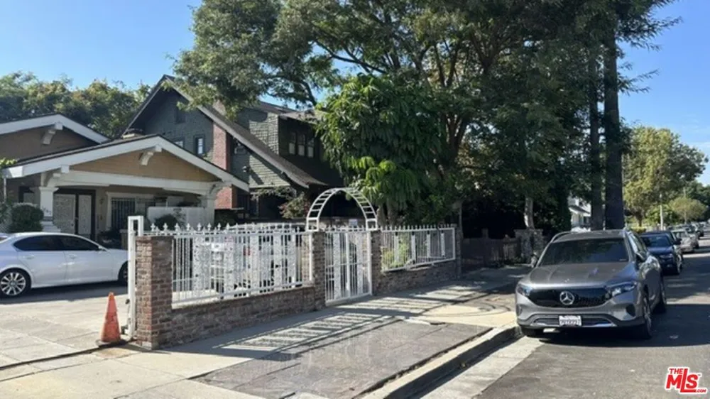 1849 S Wilton Place Los Angeles, CA 90019