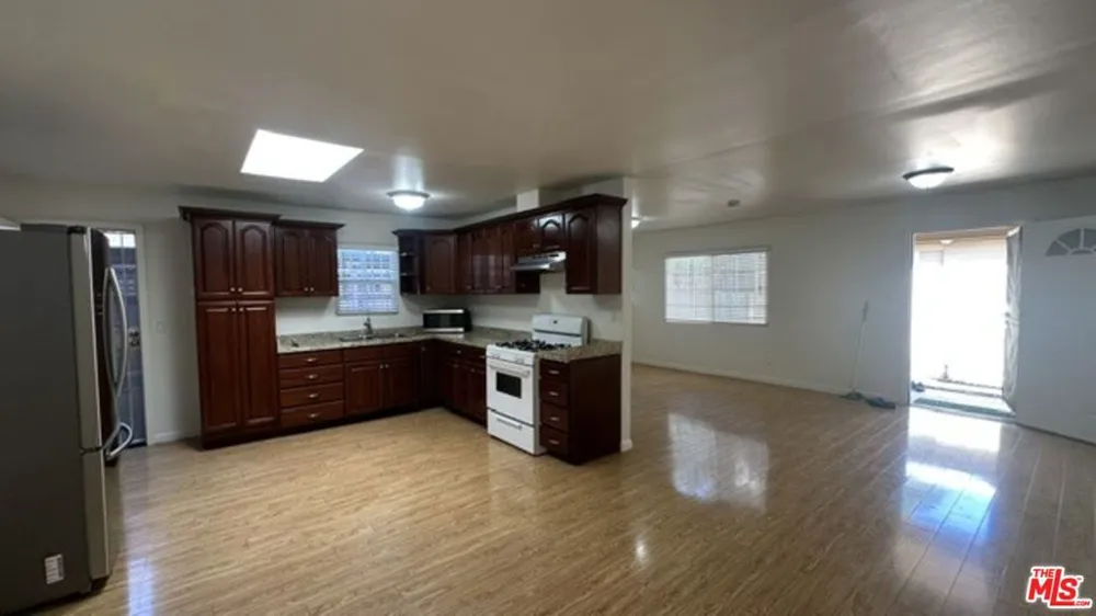 1849 S Wilton Place Los Angeles, CA 90019