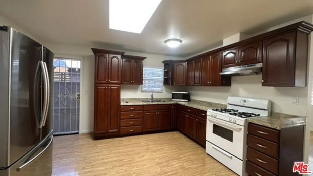 1849 S Wilton Place Los Angeles, CA 90019