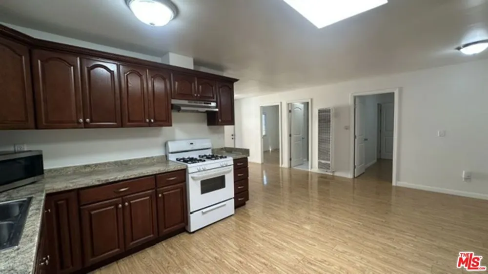 1849 S Wilton Place Los Angeles, CA 90019