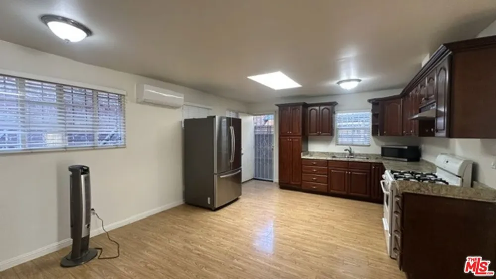 1849 S Wilton Place Los Angeles, CA 90019