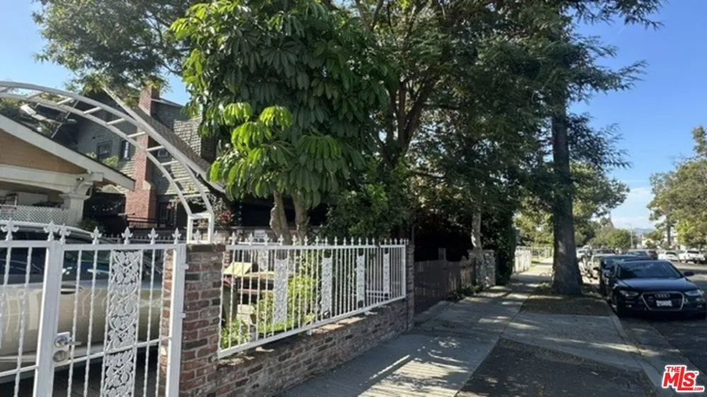1849 S Wilton Place Los Angeles, CA 90019