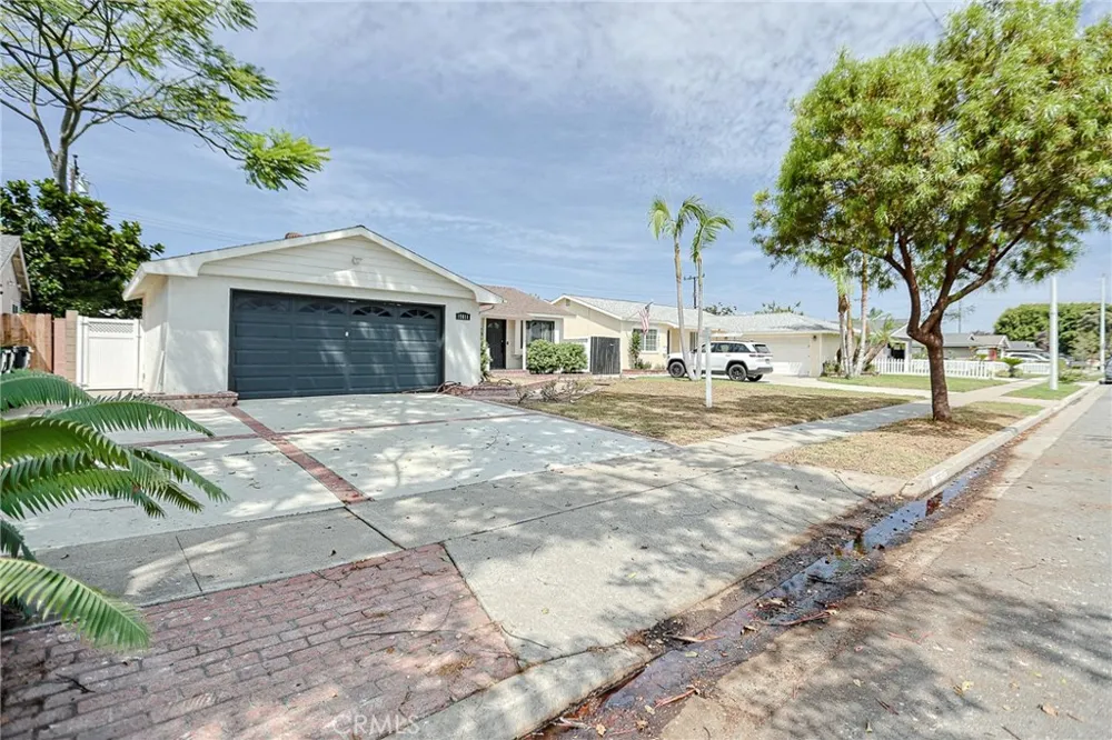 15611 Toway Huntington Beach, CA 92647
