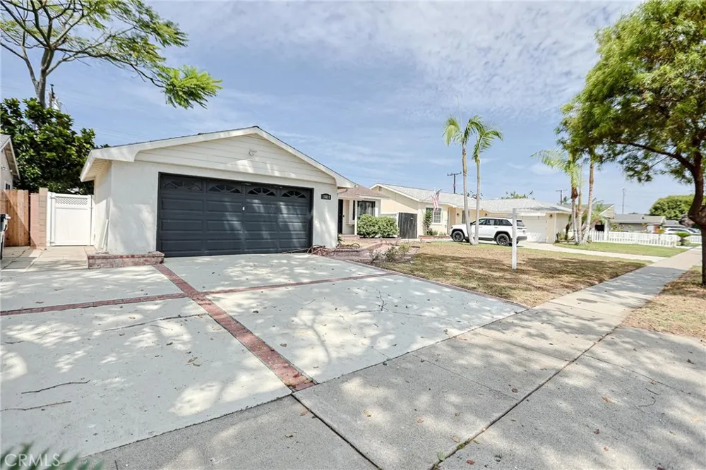 15611 Toway Huntington Beach, CA 92647