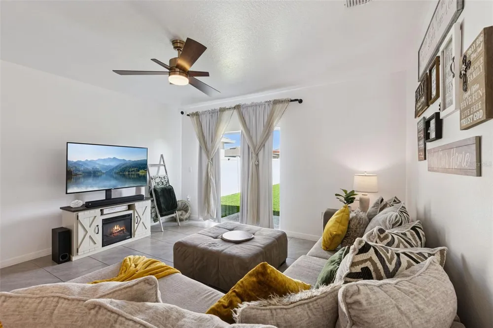 3676 SUNGROVE CIRCLE Sanford, FL 32771