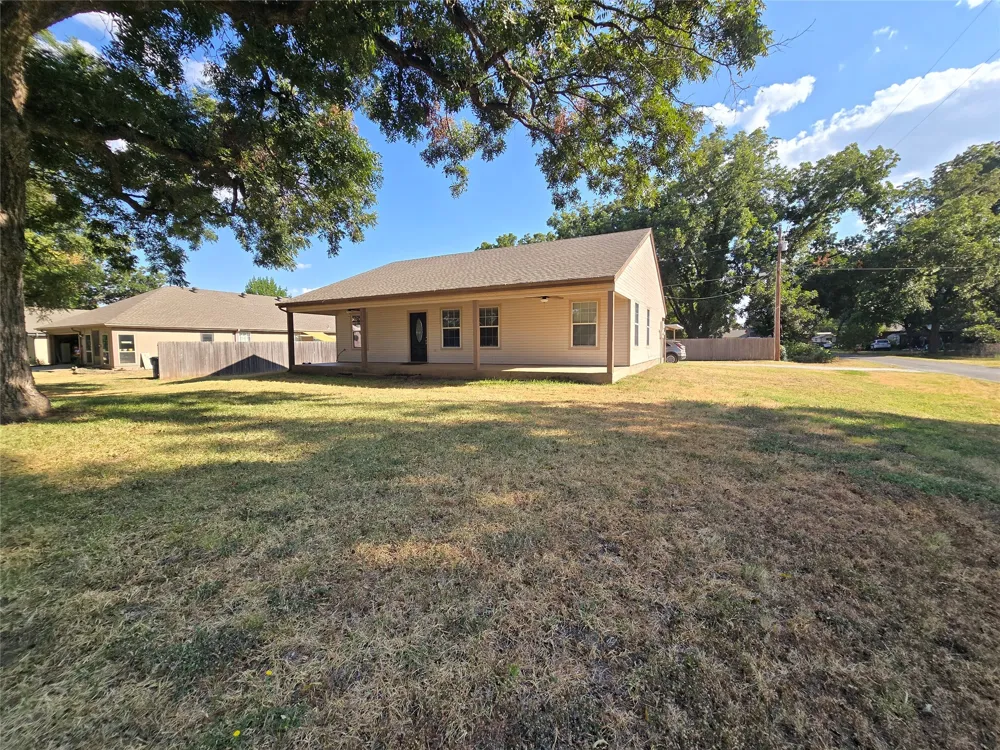 210 E El Camino Real Weatherford, TX 76087
