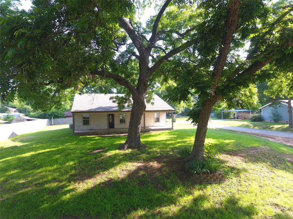 210 E El Camino Real Weatherford, TX 76087