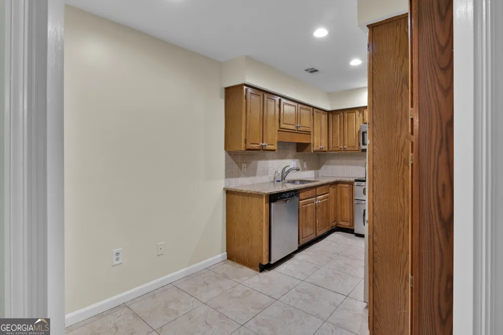 26204 NE Plantation DR NE Atlanta, GA 30324