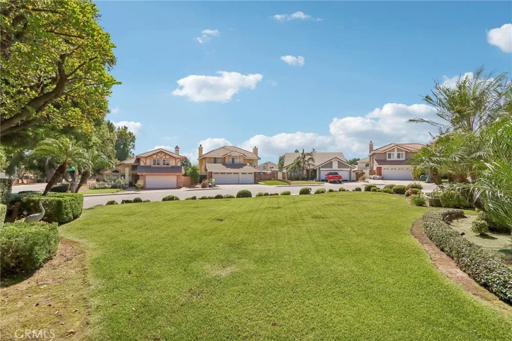 4914 Calle El Toro La Verne, CA 91750