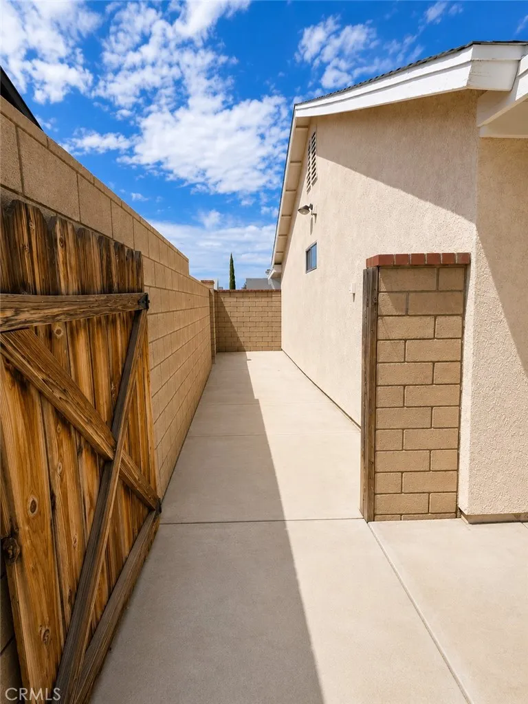 17805 Carson Circle Adelanto, CA 92301