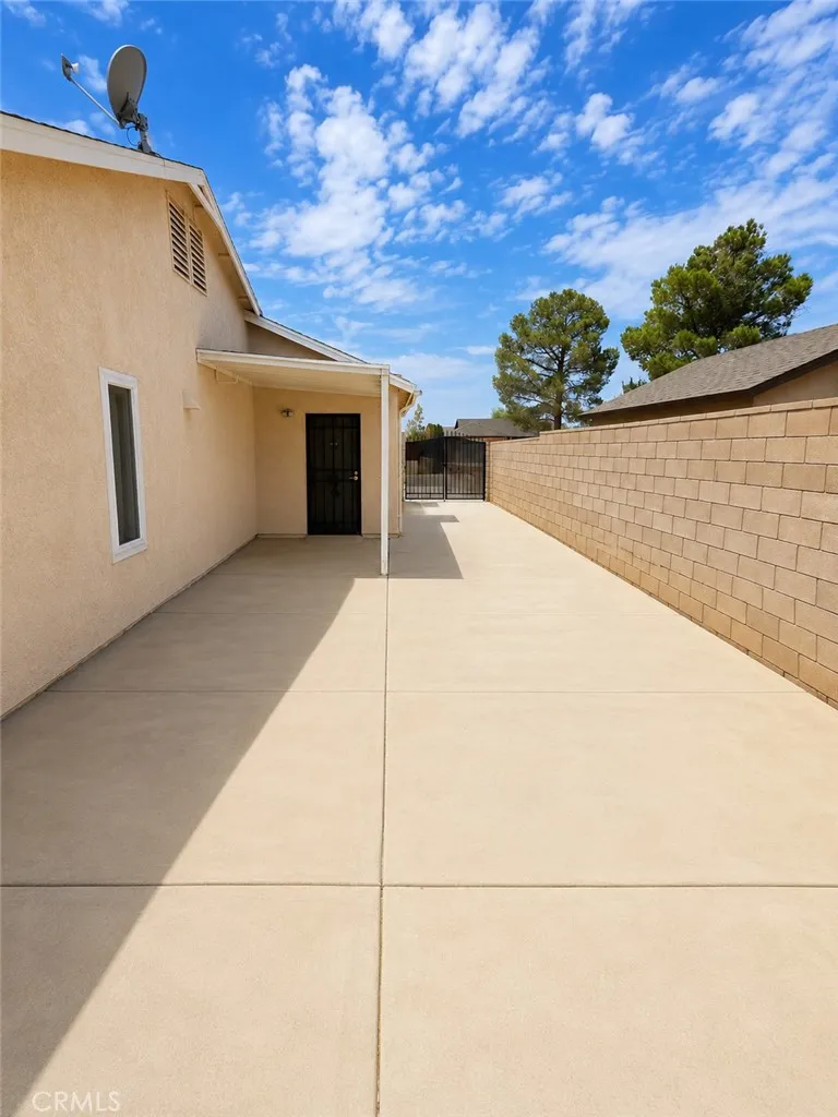 17805 Carson Circle Adelanto, CA 92301