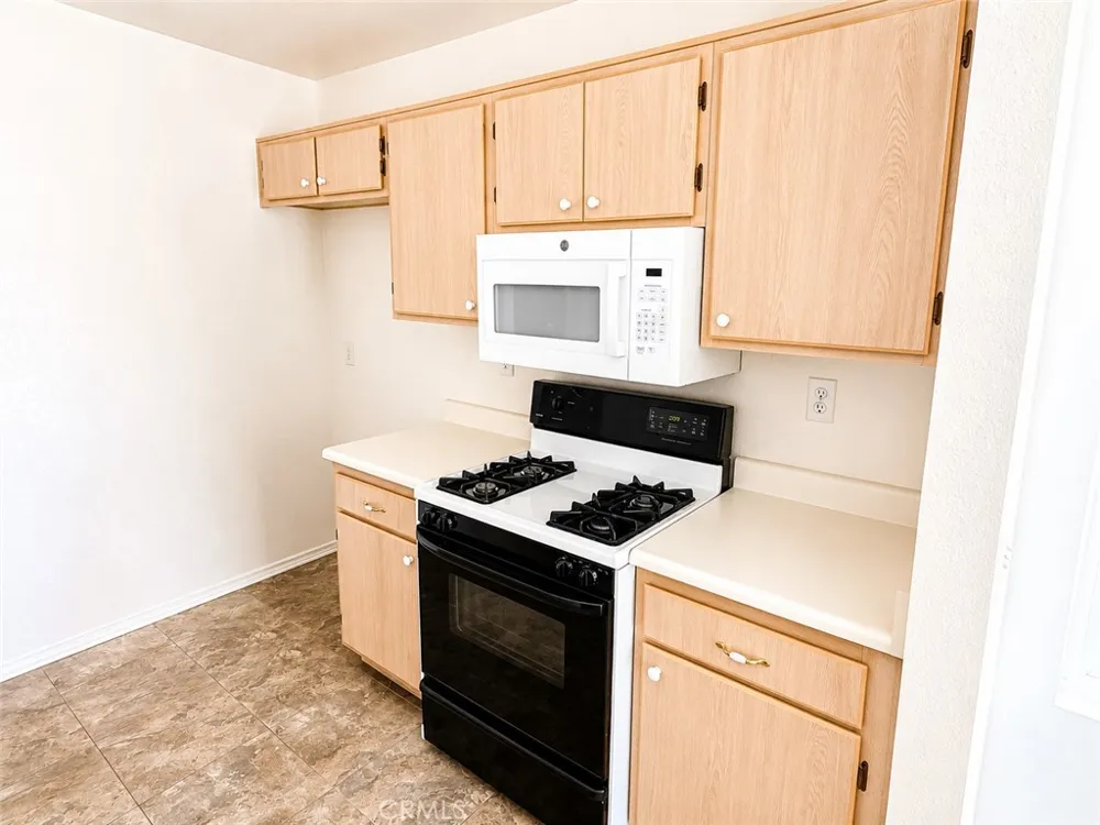 17805 Carson Circle Adelanto, CA 92301
