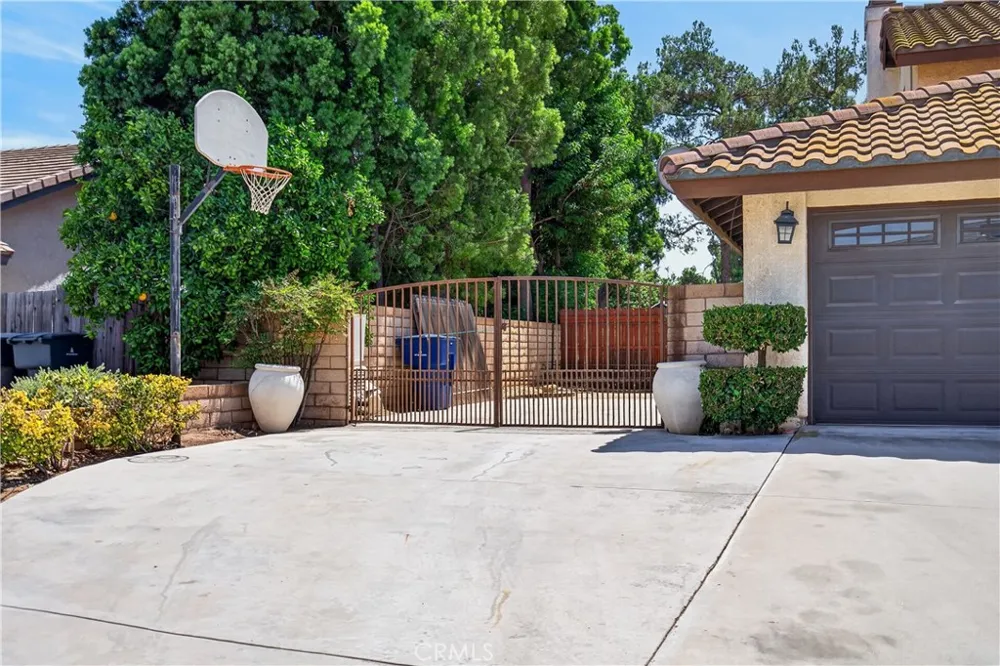 145 Cottonwood Ave Riverside, CA 92506