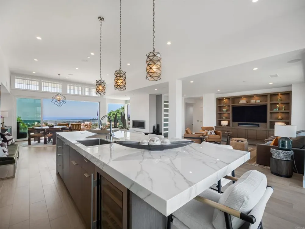 1110 Solana Drive Del Mar, CA 92014