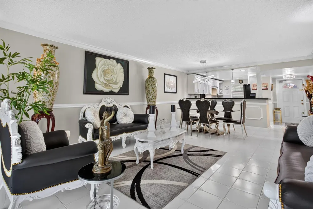 9201 Sunrise Lakes Boulevard #202 Sunrise, FL 33322
