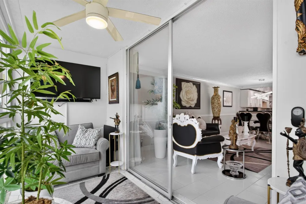 9201 Sunrise Lakes Boulevard #202 Sunrise, FL 33322