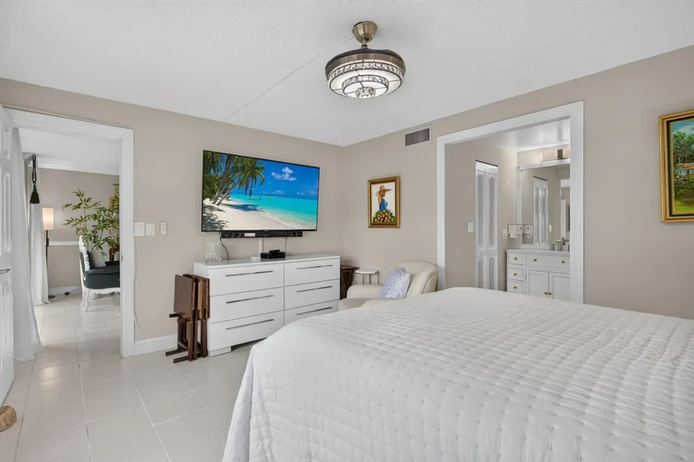 9201 Sunrise Lakes Boulevard #202 Sunrise, FL 33322