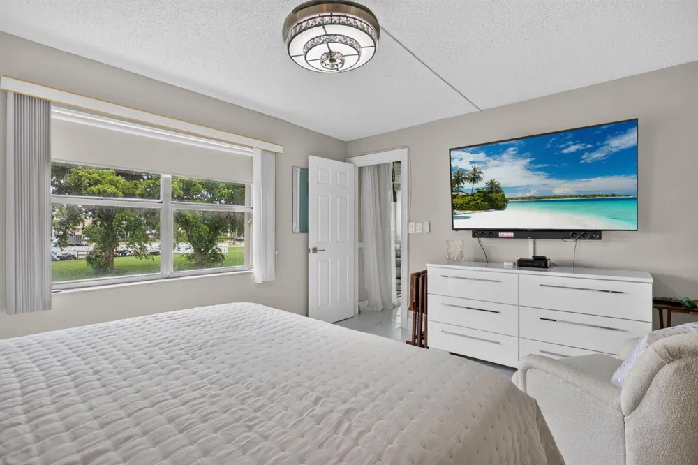 9201 Sunrise Lakes Boulevard #202 Sunrise, FL 33322