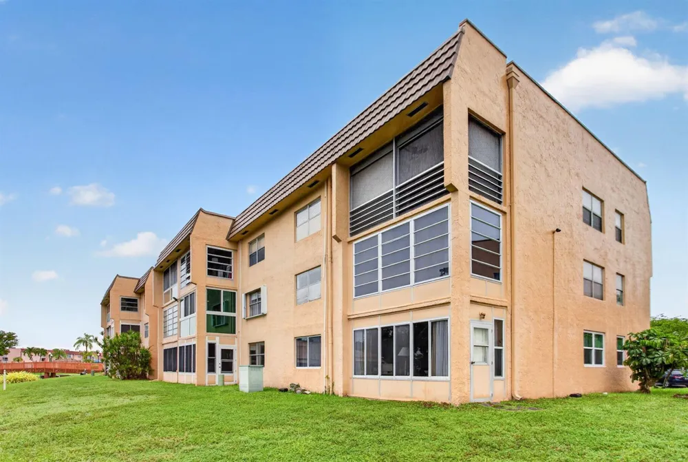 9201 Sunrise Lakes Boulevard #202 Sunrise, FL 33322