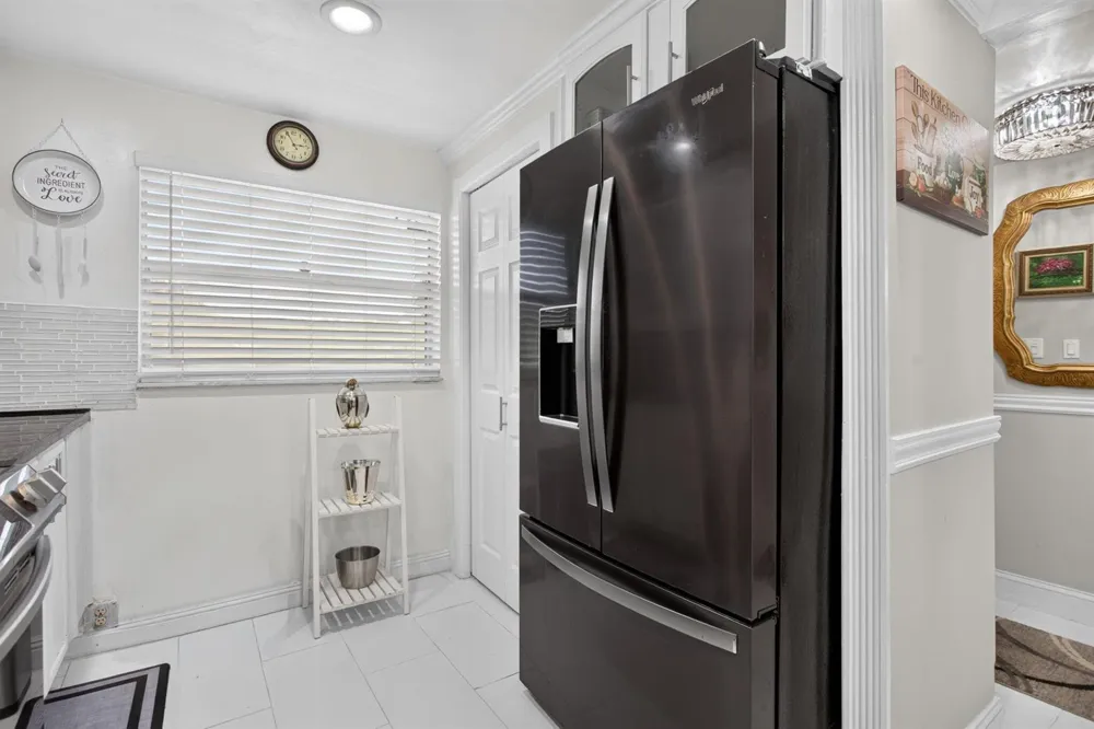 9201 Sunrise Lakes Boulevard #202 Sunrise, FL 33322